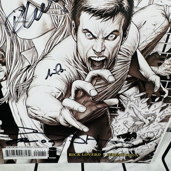 Berserker 0 & #1 CBLDF Edition Signed Rick Loverd Jeremy Haun Milo Ventimiglia - Picture 5 of 5